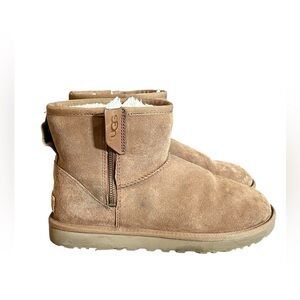 UGG Short Zip Shearling Boots Chestnut Brown Women's Size 9